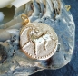 Preview: Anhänger Sternzeichen Steinbock Relief rund 18mm 8Kt 333 GOLD