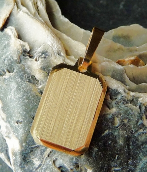 Anhänger Gravurplatte eckig 11x15mm 14Kt Gold