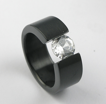 Ring Edelstahl schwarz mit Zirkonia 7mm