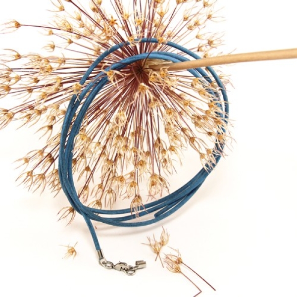 Lederband Rundschnur Rindleder 2mm hellblau gefärbt mit 1x Verschluss silberfarbig 1m