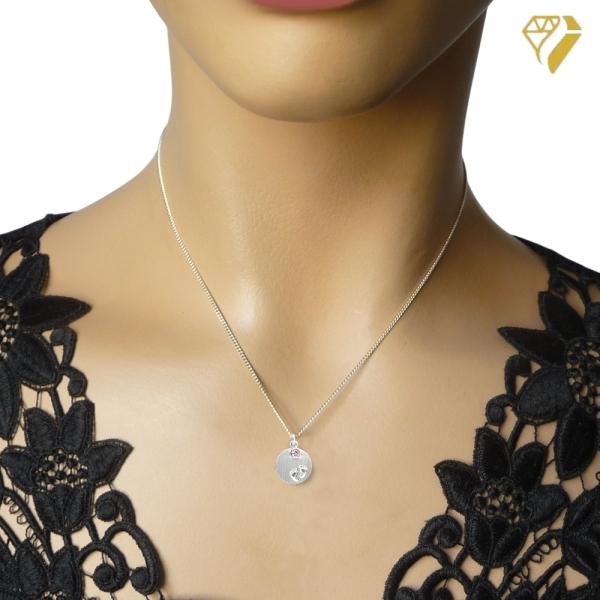 Anhänger Gravurplatte rund 12,3mm Geburt Füsse mit Zirkonia rosa mattiert 925 Silber