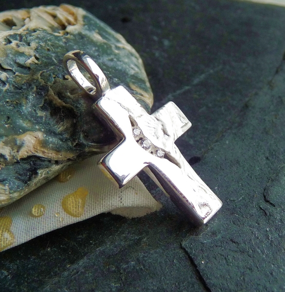Anhänger Kreuz gehämmert Zirkonia 13x20mm Silber 925