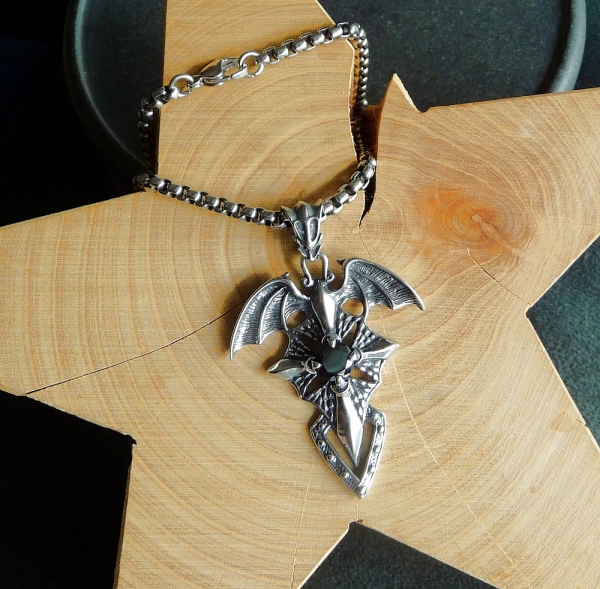 Kette Edelstahl mit Kreuz und Drachenflügel